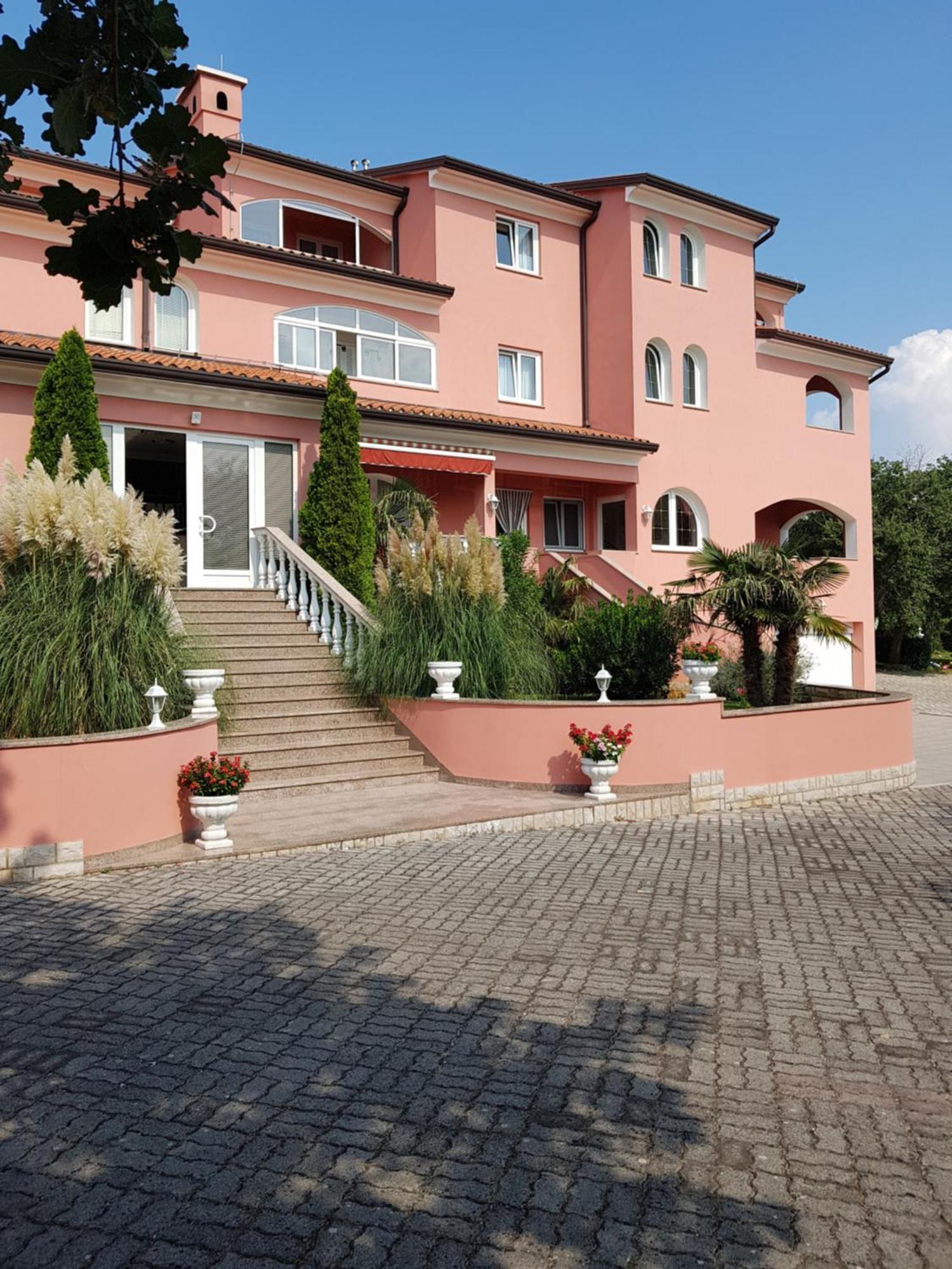 Apartments And Rooms Villa Chiara Krnica Exterior photo
