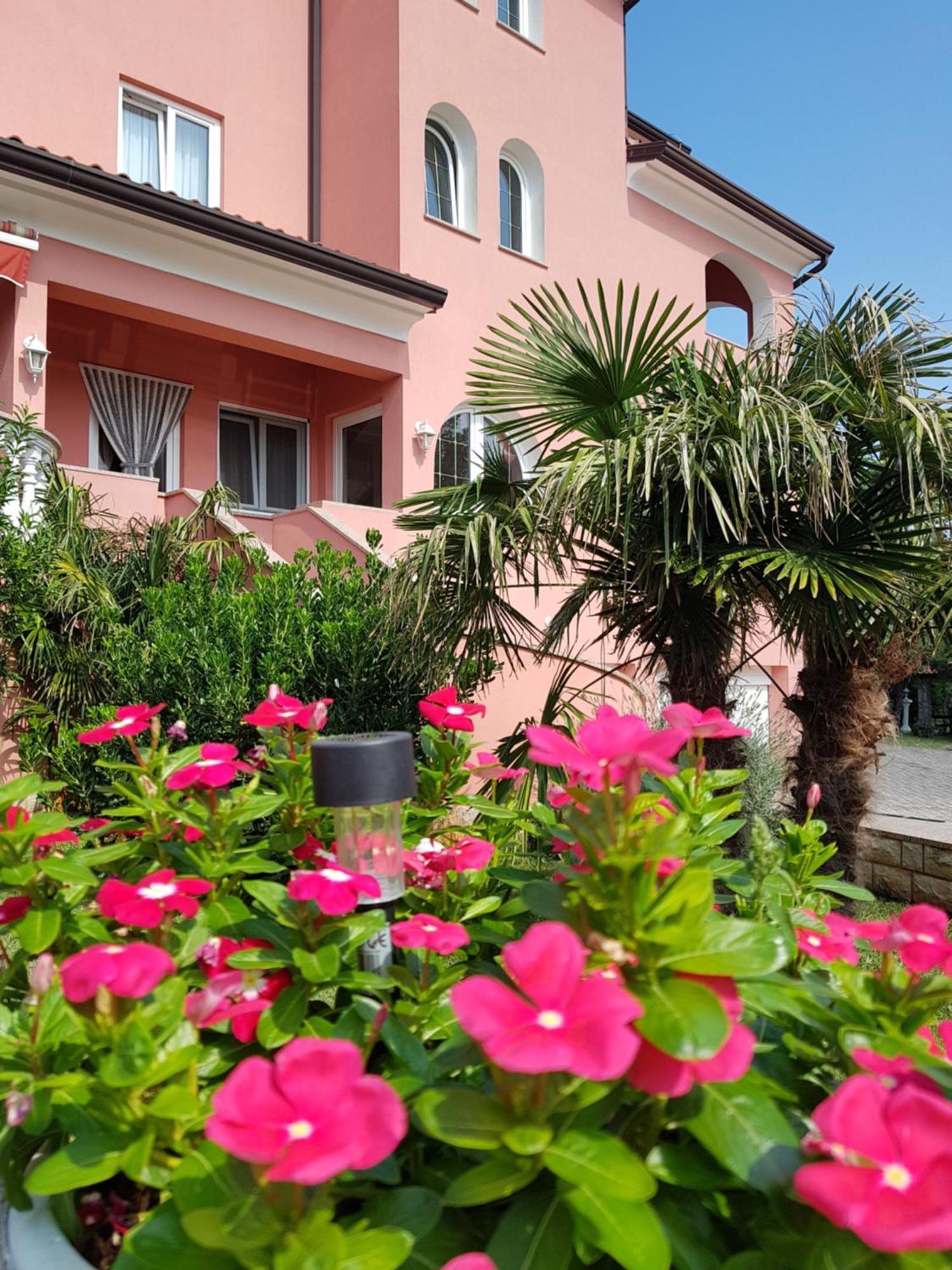 Apartments And Rooms Villa Chiara Krnica Exterior photo